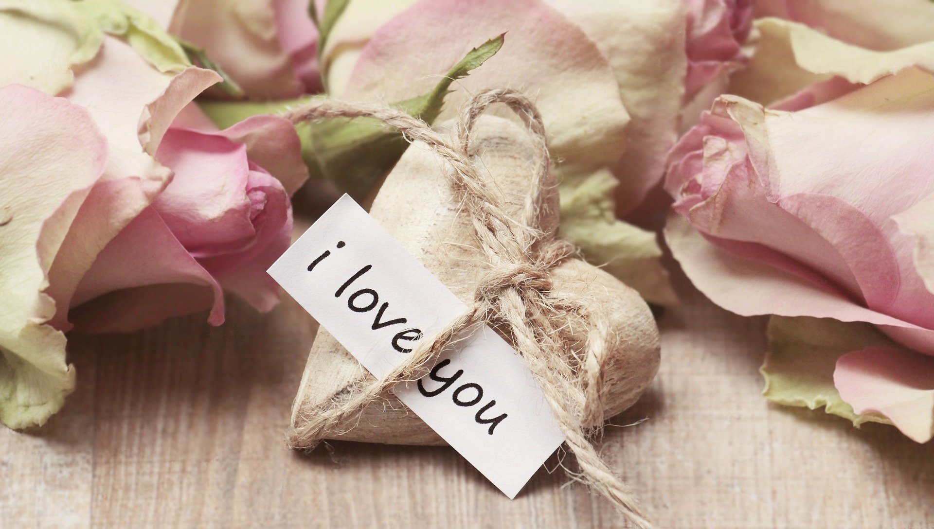20 frasi d'amore per dire ti amo tratte da canzoni d'amore - UNF Donna