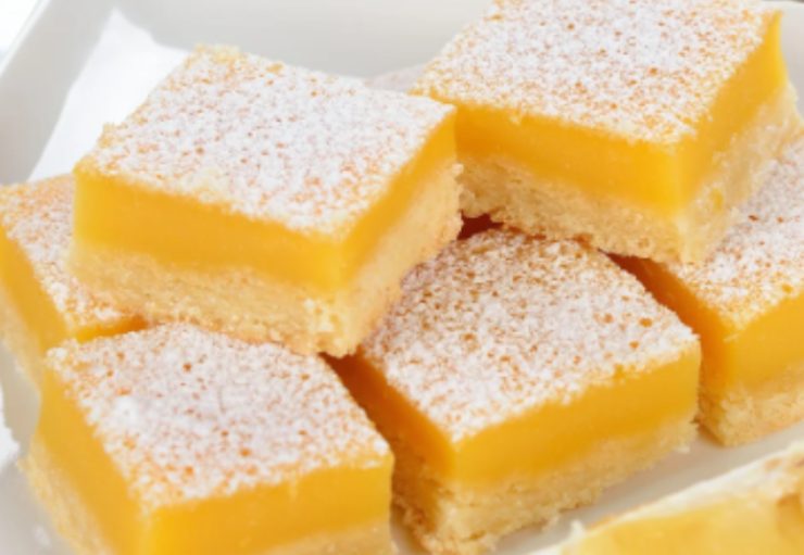 torta ricotta e limone tagliata a cubotti